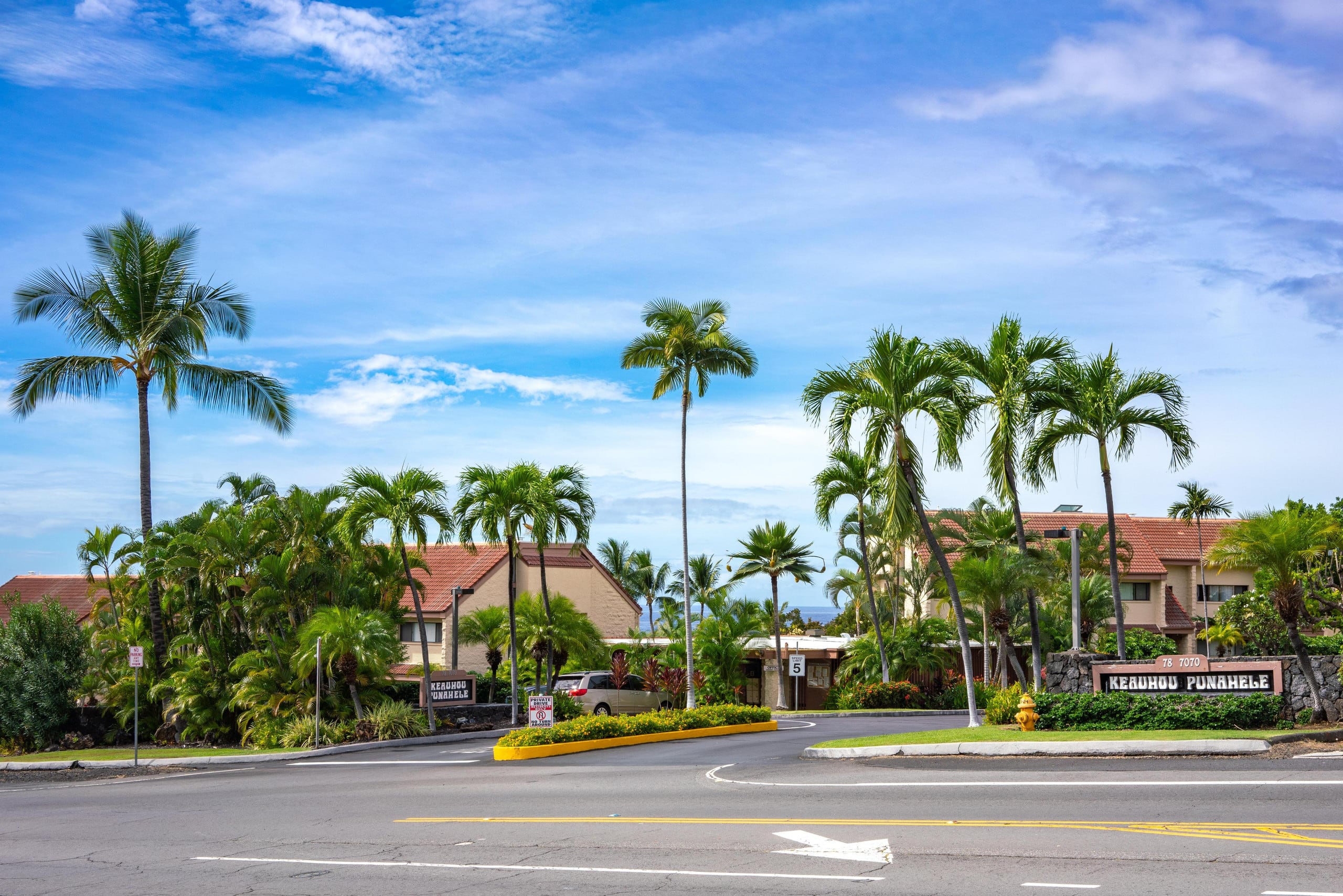 Condo in Kailua-Kona · ★4.47 · 2 bedrooms · 3 beds · 2.5 baths - Image 18