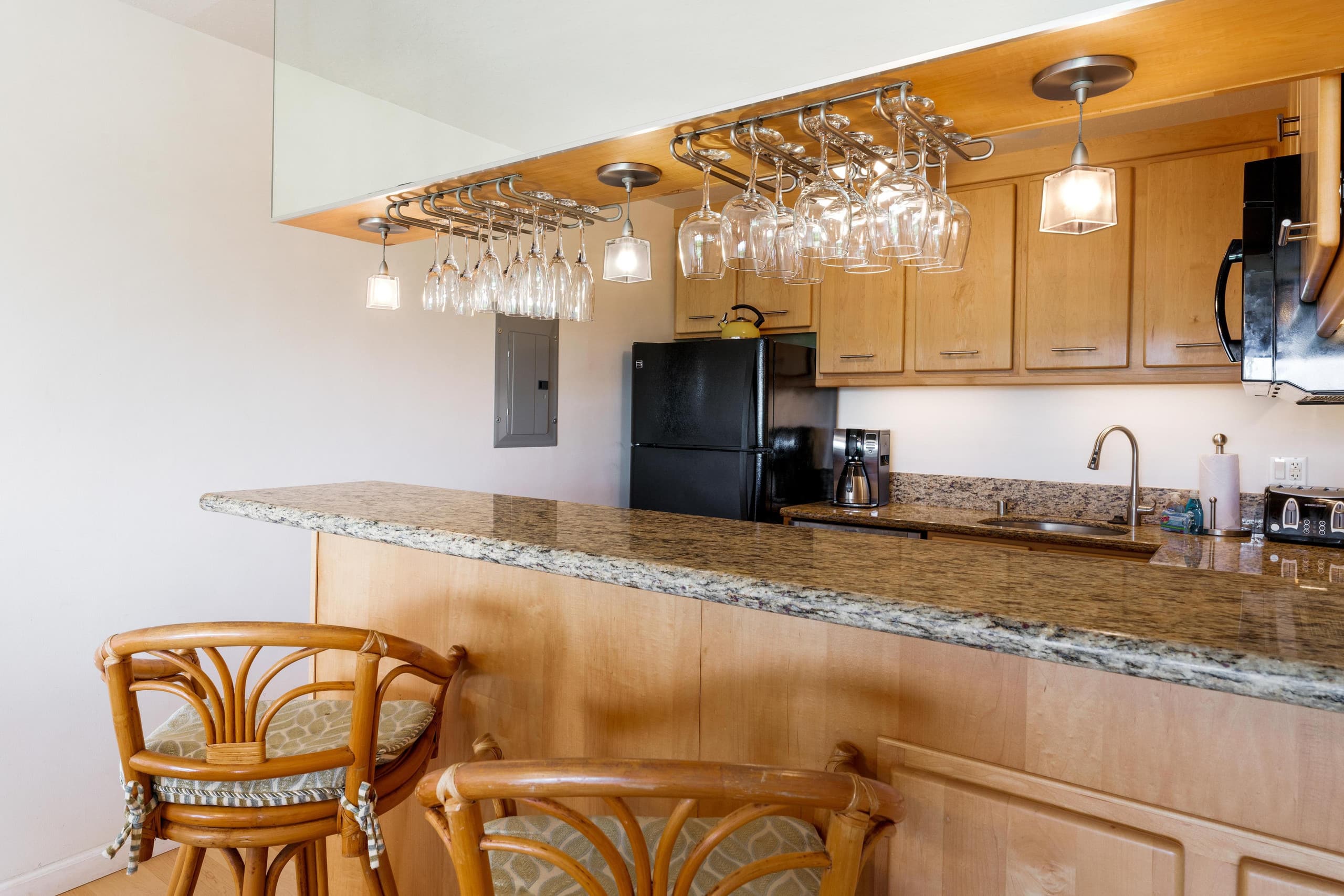 Condo in Kailua-Kona · ★4.47 · 2 bedrooms · 3 beds · 2.5 baths - Image 4