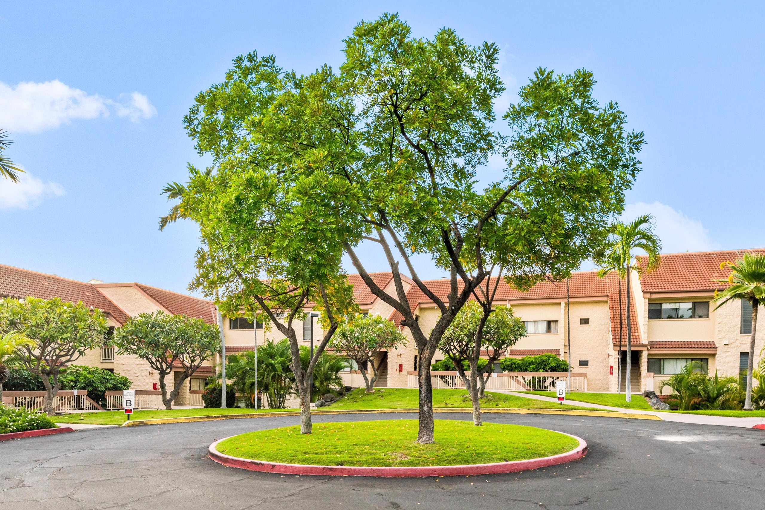 Condo in Kailua-Kona · ★4.47 · 2 bedrooms · 3 beds · 2.5 baths - Image 19
