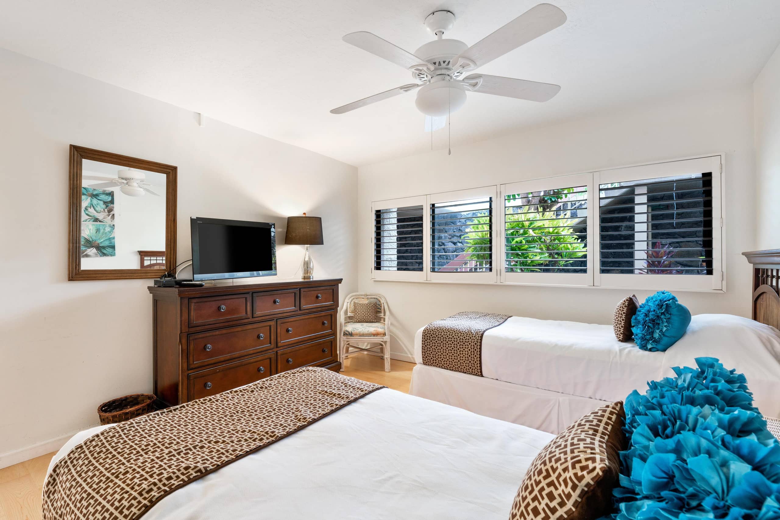Condo in Kailua-Kona · ★4.47 · 2 bedrooms · 3 beds · 2.5 baths - Image 9