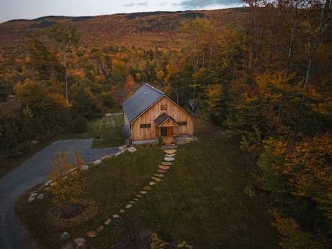 Skyline Cabin: a luxury Vermont getaway w/ hot tub