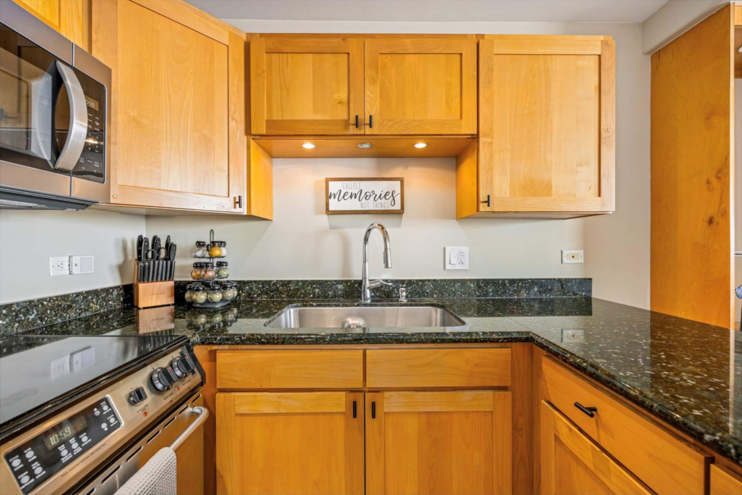 Condo in Wailuku · ★4.81 · 1 bedroom · 2 beds · 1 bath - Image 14