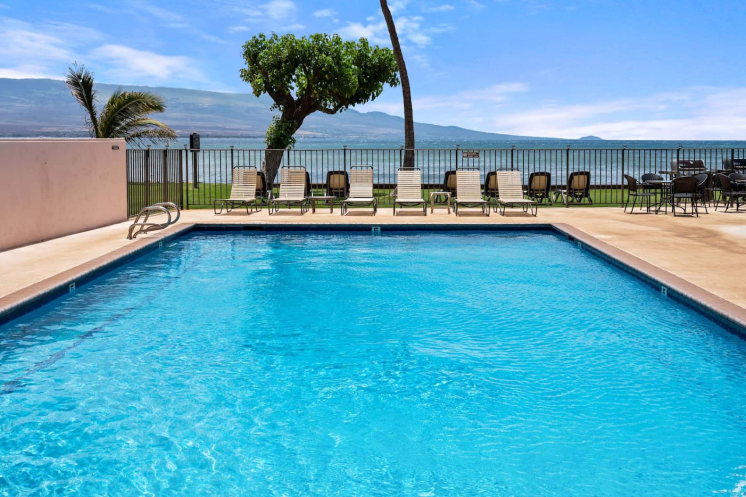 Condo in Wailuku · ★4.81 · 1 bedroom · 2 beds · 1 bath - Image 29