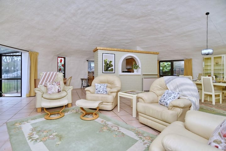 Quirky, Original And Unique - 1980s Dome House - Christchurch