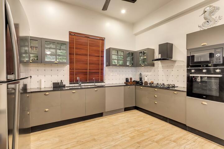 Full kitchen image 1