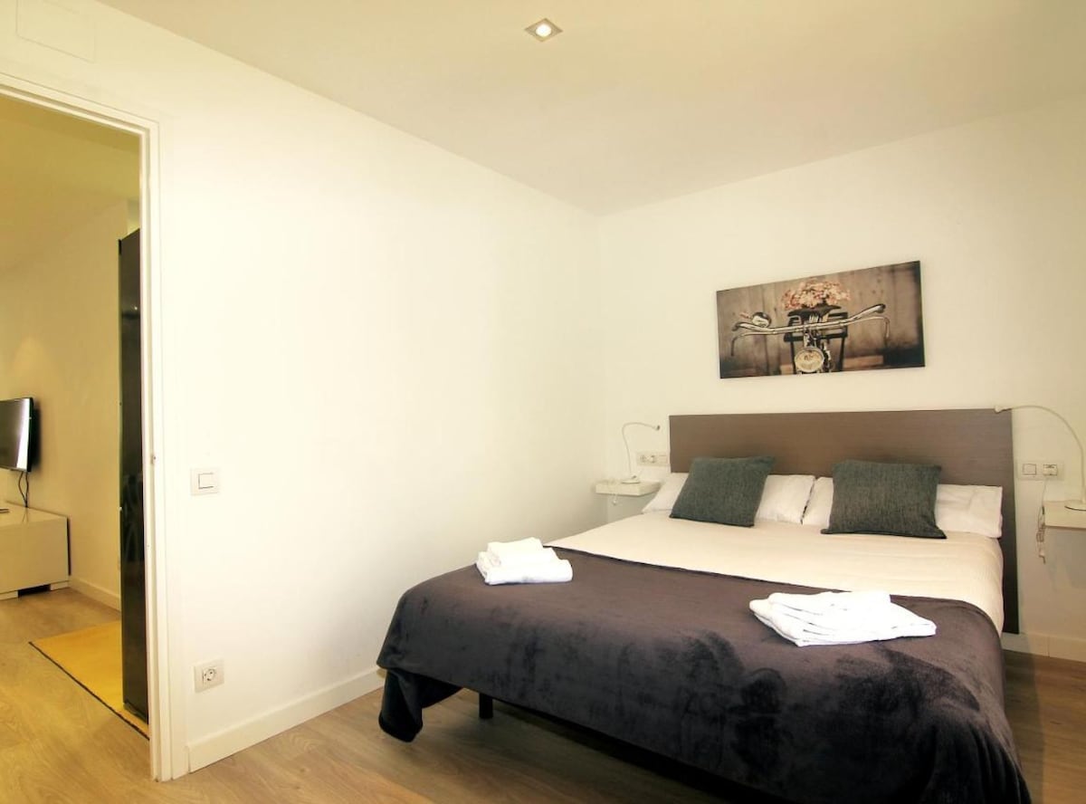 Top Airbnb: MA21 - Community terrace apartment in Sants in Sants