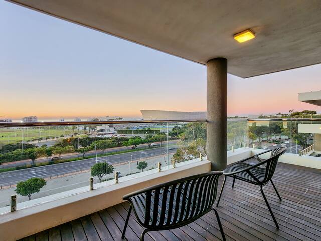 Stylish 2 Bed, Pool & Stadium views, Green Point gallery image 3