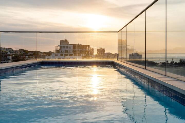 Stylish 2 Bed, Pool & Stadium views, Green Point gallery image 2