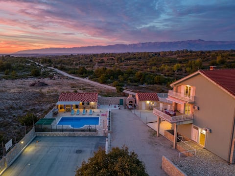 Top Airbnb: Villa Fenix Zadar Villas in Grad Benkovac