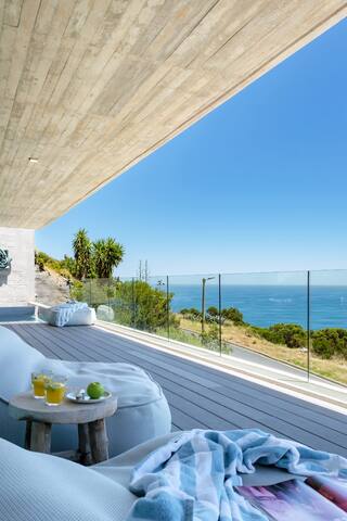 Magnificent Camps Bay Apartment (Villa Mirto) gallery image 5
