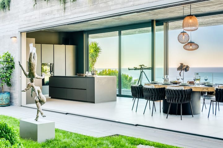 Magnificent Camps Bay Apartment (Villa Mirto)