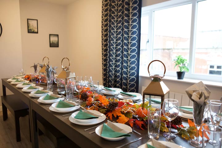 The Gathering Sale Manchester – Sleeps Up To 22