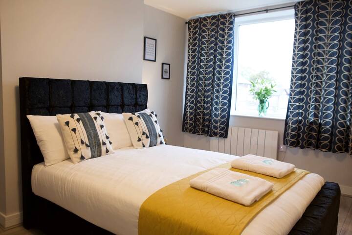 The Gathering Sale Manchester – Sleeps Up To 22 gallery image 3