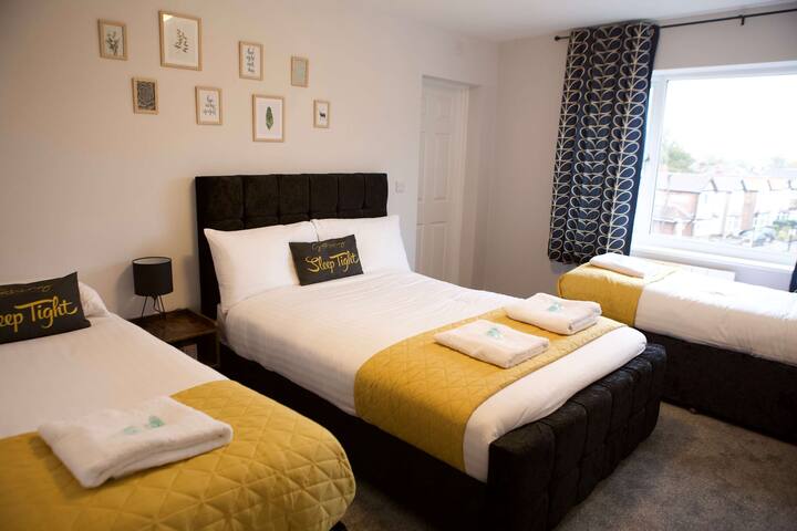 Upper Gathering Sale | Nr Manchester Sleeps 9 gallery image 4