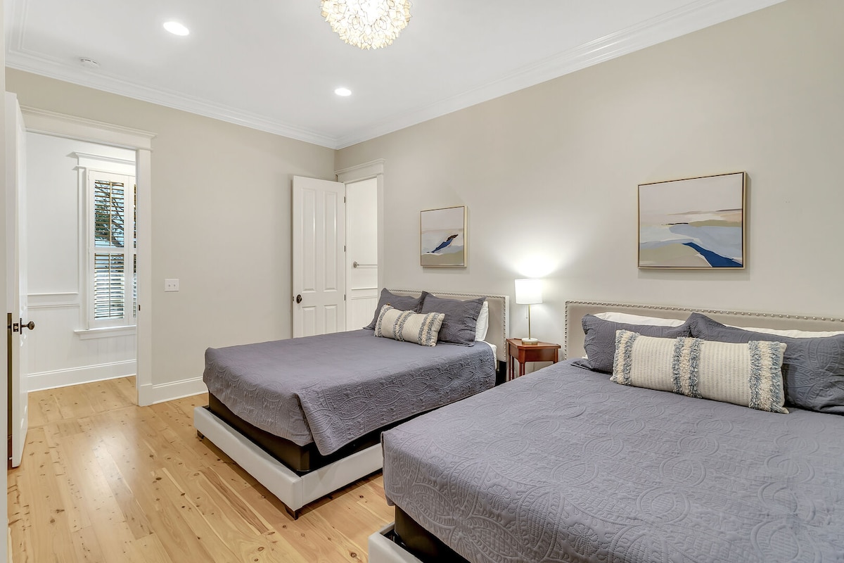 غرفة نوم 1 مع ملكتين وحمام داخلي. الطابق الأول