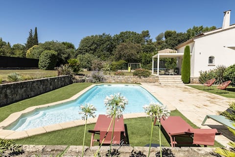 Top performing Airbnb: Beautiful Contemporary Villa Heated Swimming Pool in Mougins