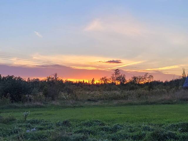 Riverview Countryside Farmhouse, King bed Spa Bath gallery image 3