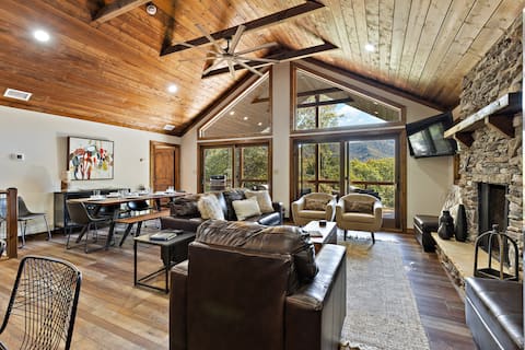 Mountain cabin with living room views