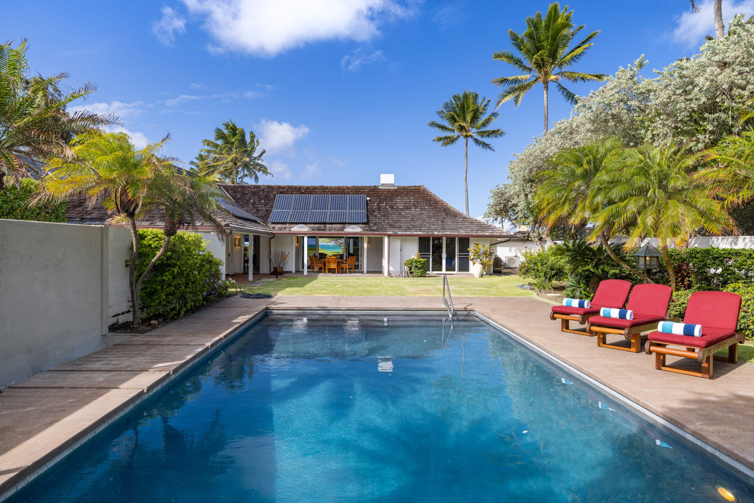 Home in Kailua · ★5.0 · 3 bedrooms · 6 beds · 3 private baths - Image 32