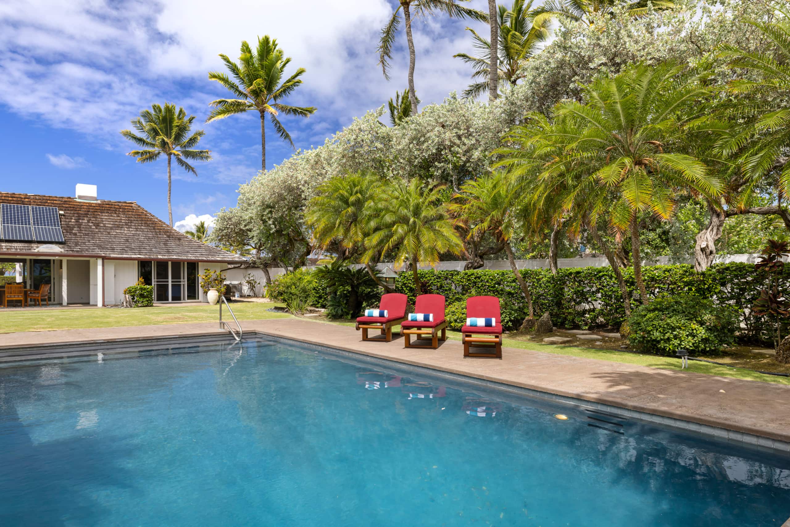 Home in Kailua · ★5.0 · 3 bedrooms · 6 beds · 3 private baths - Image 34