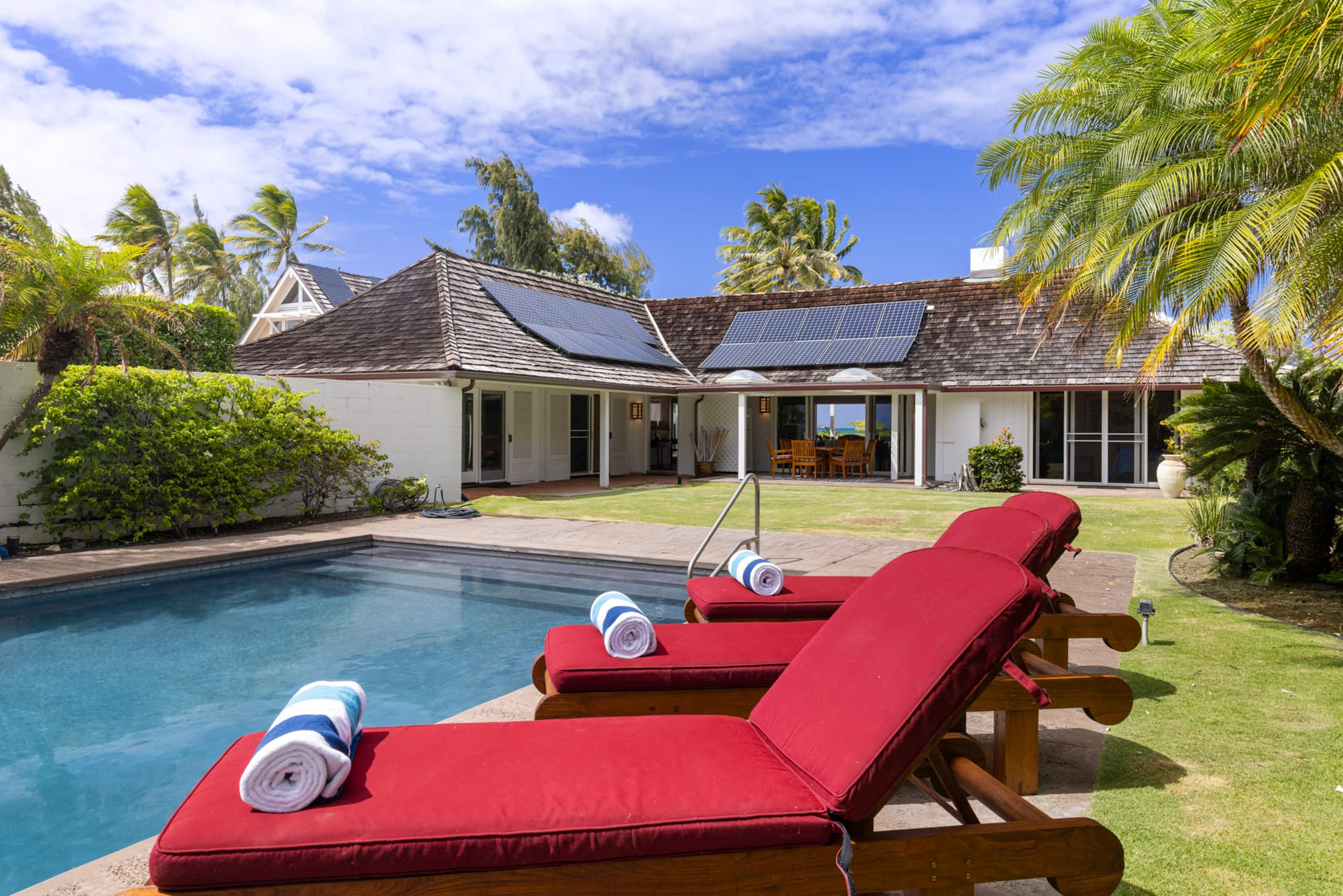 Home in Kailua · ★5.0 · 3 bedrooms · 6 beds · 3 private baths - Image 33