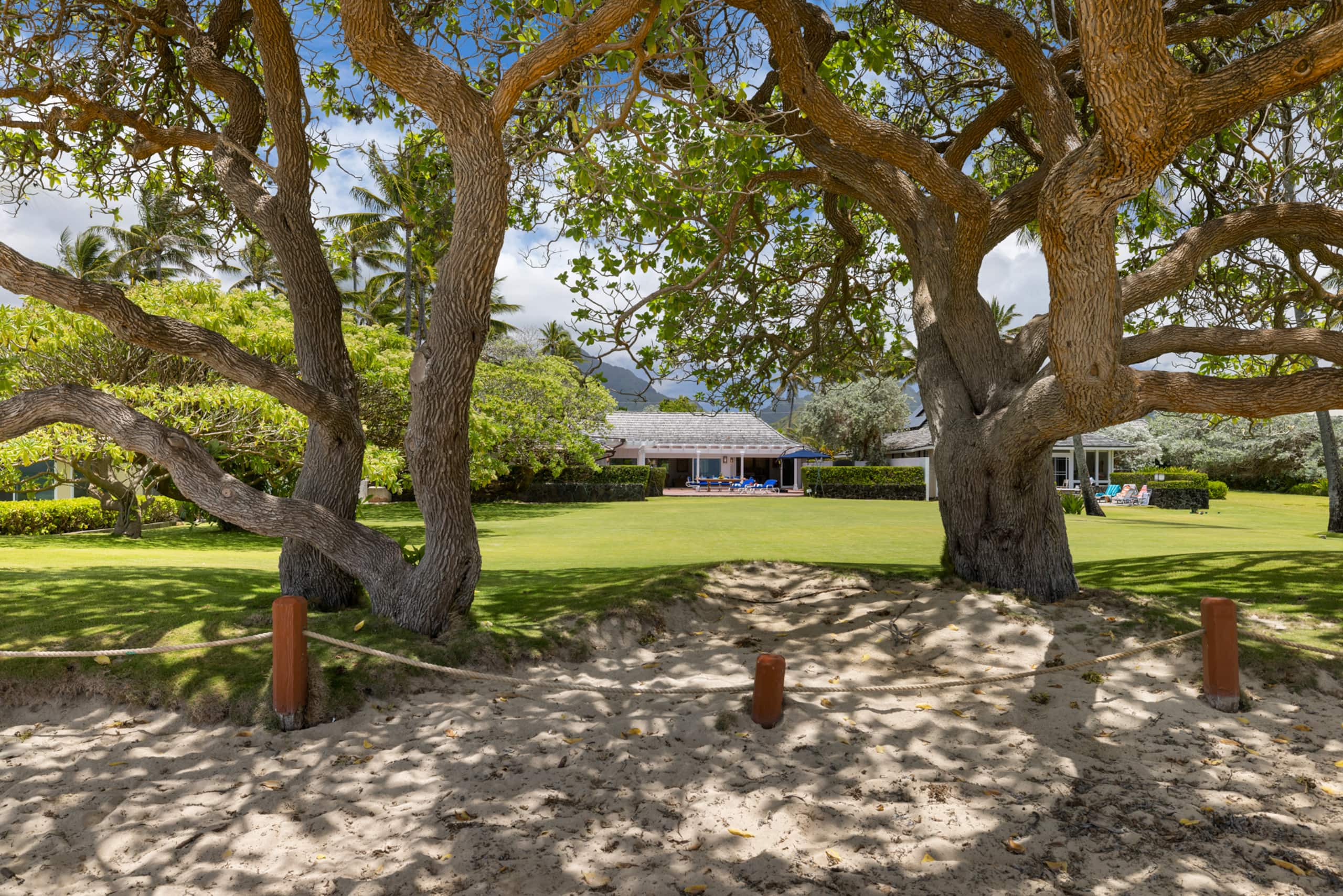 Home in Kailua · ★5.0 · 3 bedrooms · 6 beds · 3 private baths - Image 5
