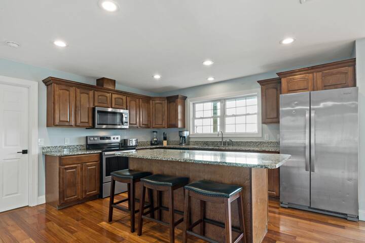 Entire Beach View Home gallery image 4