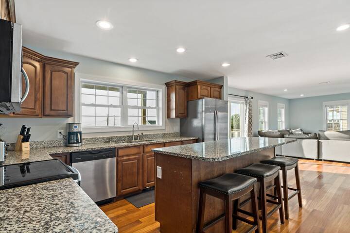 Entire Beach View Home gallery image 3