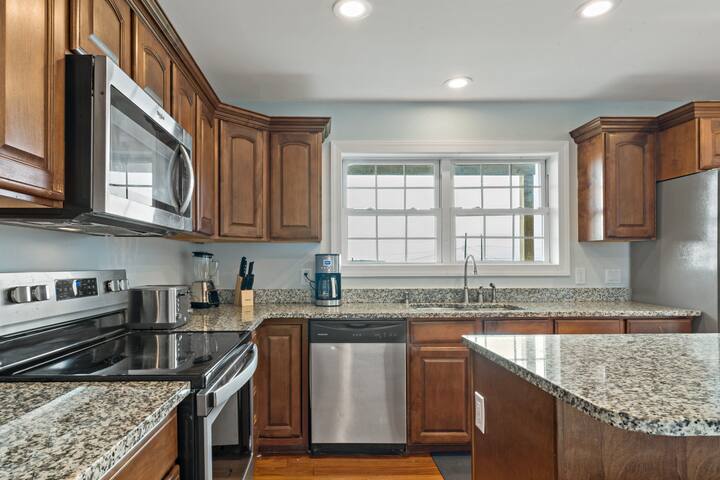 Entire Beach View Home gallery image 5