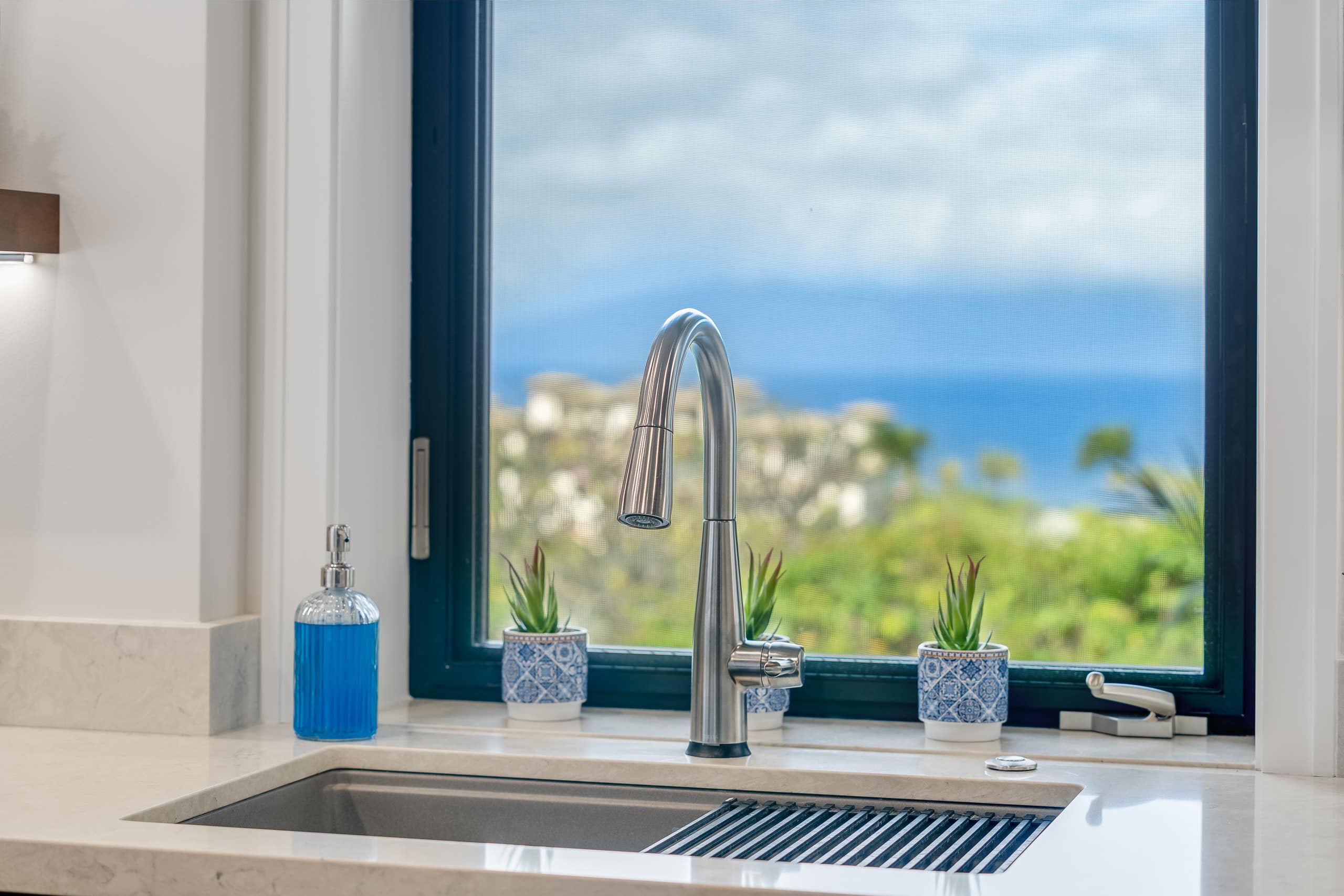 Condo in Lahaina · ★5.0 · 1 bedroom · 2 beds · 2 baths - Image 12