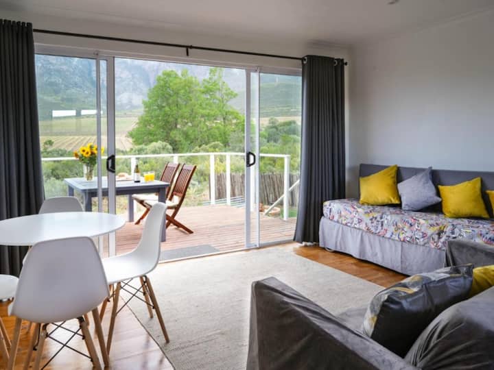 Secluded Farm Stay Cottage With Breathtaking Views - Bonnievale