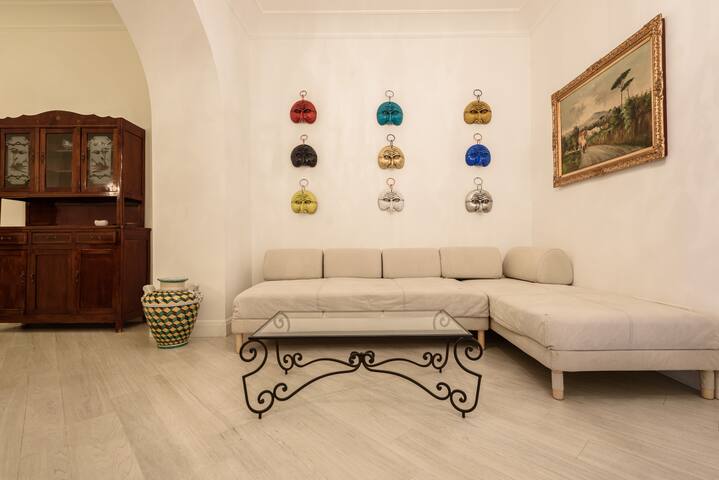 Palazzo dello Spagnolo Suite gallery image 2