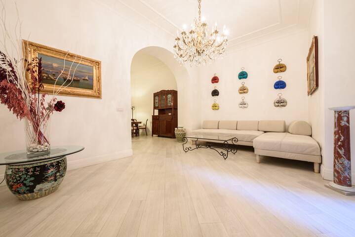 Palazzo dello Spagnolo Suite gallery image 3