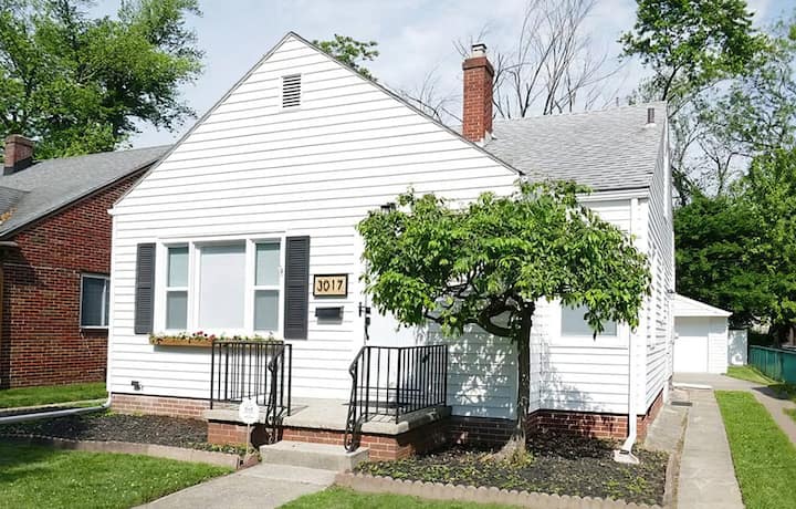 Beautiful modern home near Toledo Hospital & UT