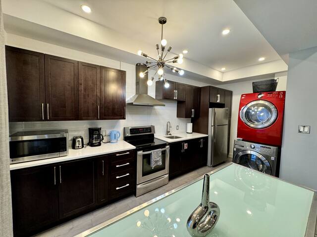 Lovely 3BR Condo in the heart of DT Mtl gallery image 5