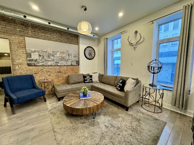 Lovely 3BR Condo in the heart of DT Mtl