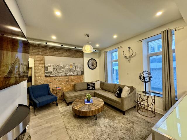 Lovely 3BR Condo in the heart of DT Mtl gallery image 2