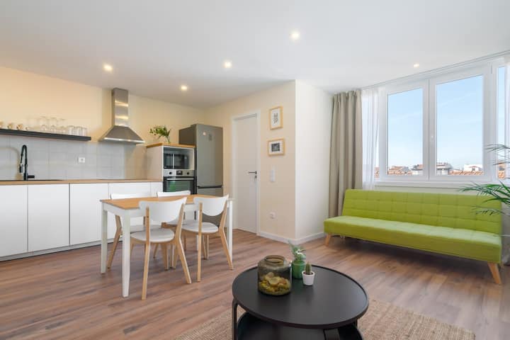 Fantastic Contemporary Flat W/ Balcony By Hostwise - Porto