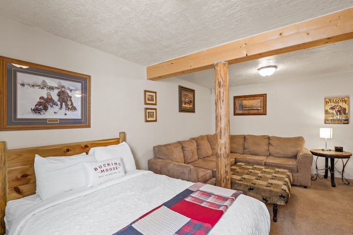 ห้องนอนชั้นล่าง