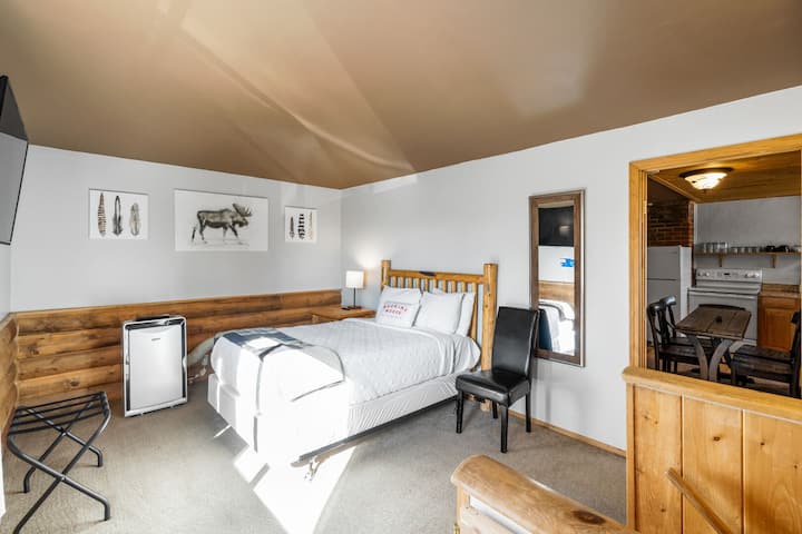 Საძინებელი 1 ქვედა საწოლი 152 × 203 სმ