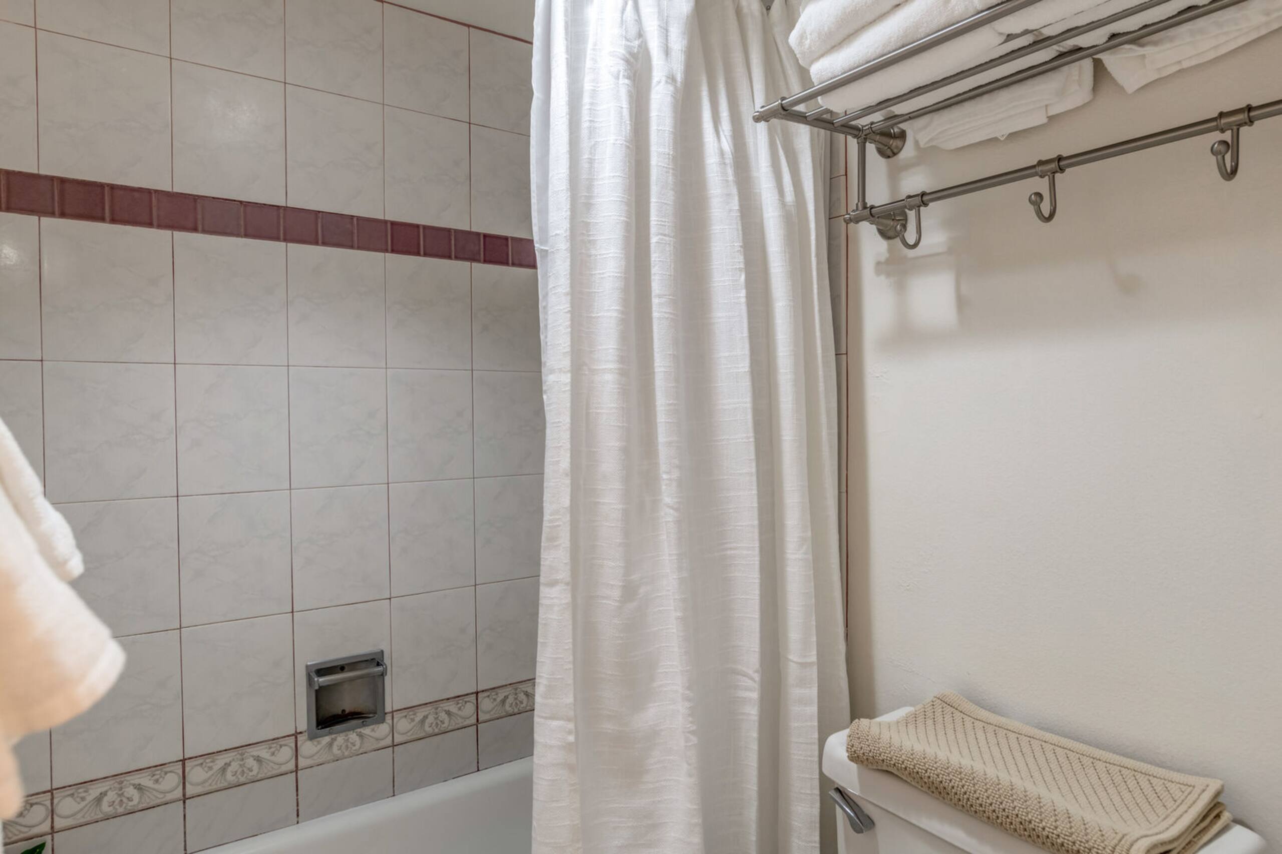 Condo in Lahaina · ★4.6 · 1 bedroom · 1 bed · 1 bath - Image 18
