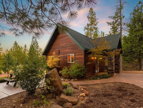 Yosemite Cabin • Hot Tub • Pool • Pets • Arcade