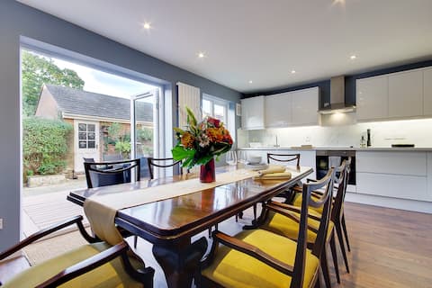 14 Oxford Mews - Stunning House Sleeps 10