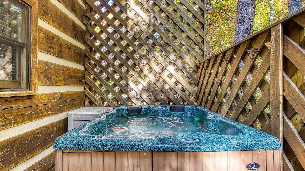 Dog-Friendly w/ Hot Tub, Fire Pit, & Large Deck