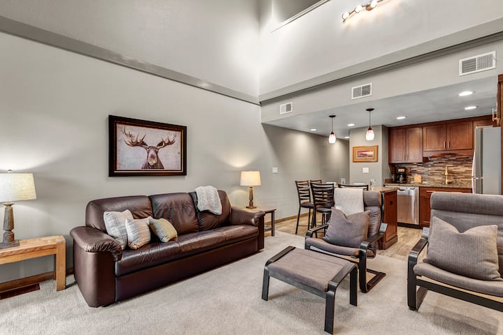 Mountain View Getaway - Top Floor Condo With Shared Pool/hot Tubs, On Bike Path! - Frisco, CO