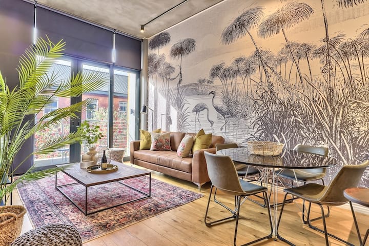 Sauve High Ceiling Unit & Rooftop Pool - Claremont