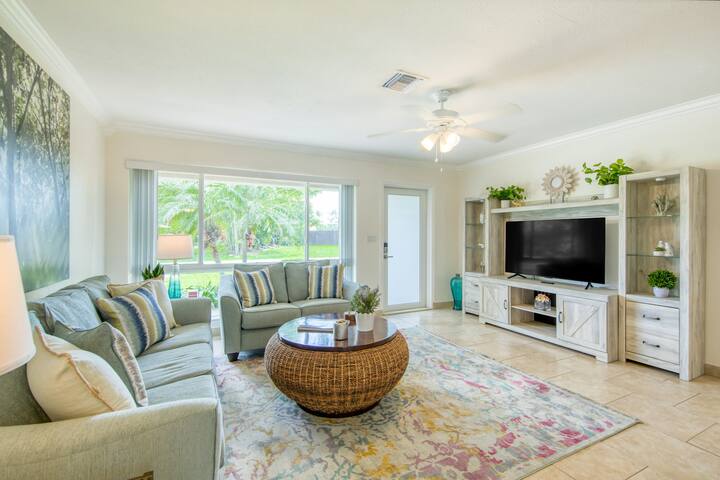 Charming 3BR | Pool | Patio | W/D gallery image 3