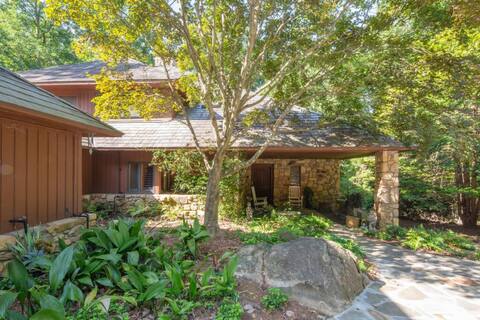 Private retreat minutes from Chapel Hill
