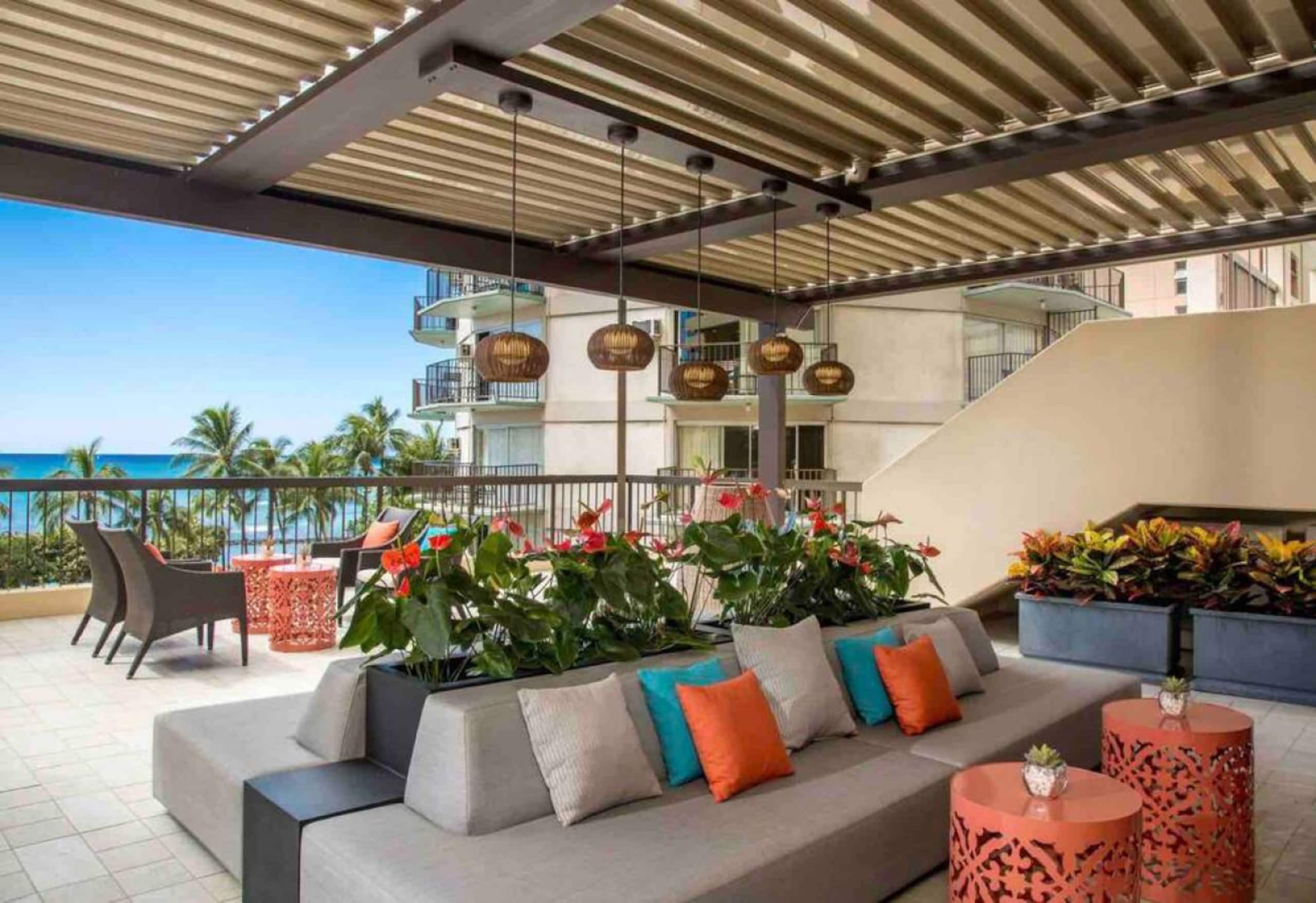 Condo in Honolulu · ★4.96 · 2 bedrooms · 4 beds · 2 private baths - Image 28