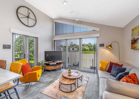 Peacock Lakeside Lodge